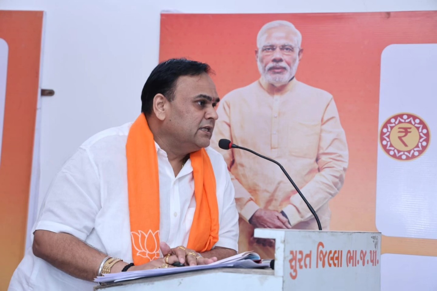 તા. ૦૭-૦૩-૨૦૨૫ ના રોજ લિંબાયત, સુરત ખાતે આપણા દેશના લોકપ્રિય પ્રધાનમંત્રી આદરણીય શ્રી નરેન્દ્રભાઈ મોદી સાહેબ આવનાર હોય અંગેની એક અગત્યની બેઠક તા.૦૧-૦૩-૨૦૨૫ ના રોજ શ્રી કમલમ્ સુરત જીલ્લા ભાજપા મધ્યસ્થ કાર્યાલય ખાતે મળી હતી.